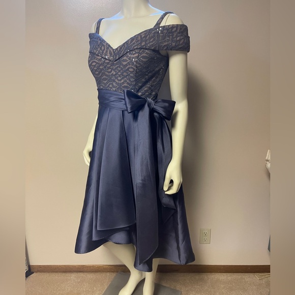 RM Richards Gown Sz 8P Dress Gray Lace Sequins Bow Hi-Low V-Neck Looks New! - Picture 1 of 11